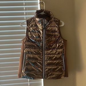 Gap fit women’s Gold vest size M